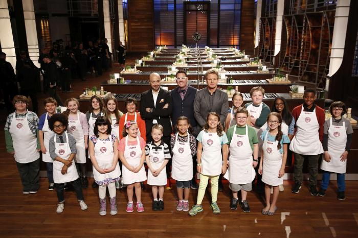 MASTERCHEF: Judges Bastianich, Ramsay and Elliot with the Contestants in the “Junior Edition: The Class of 2015” Season Premiere episode of MASTERCHEF airing Tuesday, Jan. 6 (8:00-9:00PM ET/PT) on FOX. CR: Greg Gayne / FOX. © FOX Broadcasting Co.